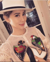 (Miss Sand) During the holiday season we must enter the parrot hollow cardigan long skirt.