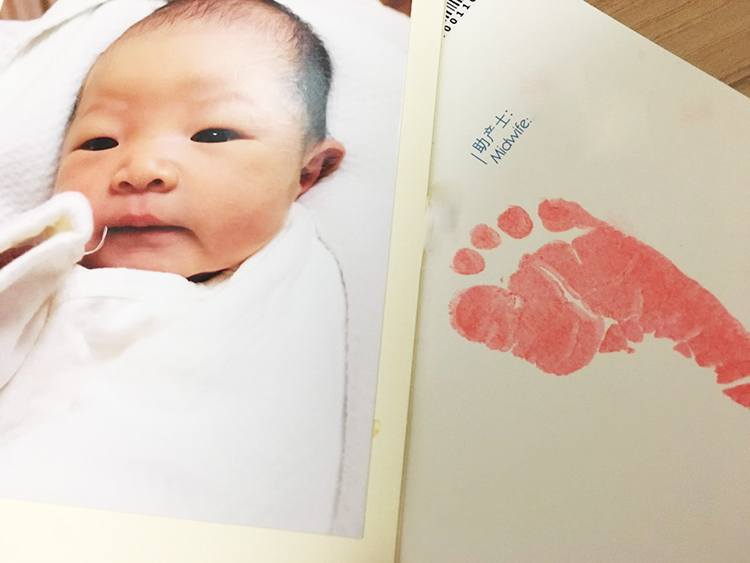 爱打扮(www.idaban.cn)，刚出生的宝宝为啥要留脚印，而不是手印？1