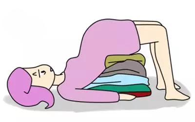 艾灸至阴穴.适用于:臀位,横位的孕妇.