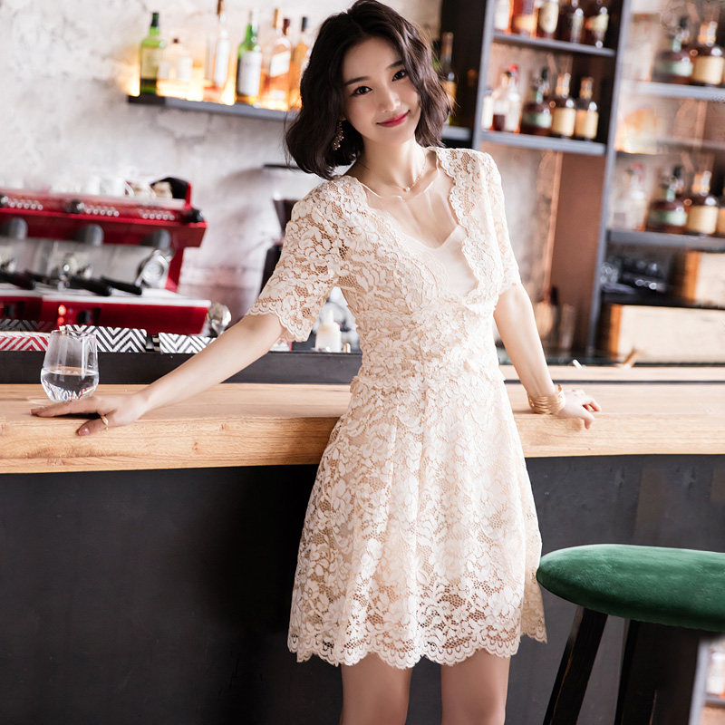 名媛气质仙2017新款修身显瘦收腰短袖镂空a字杏色蕾丝连衣裙女夏