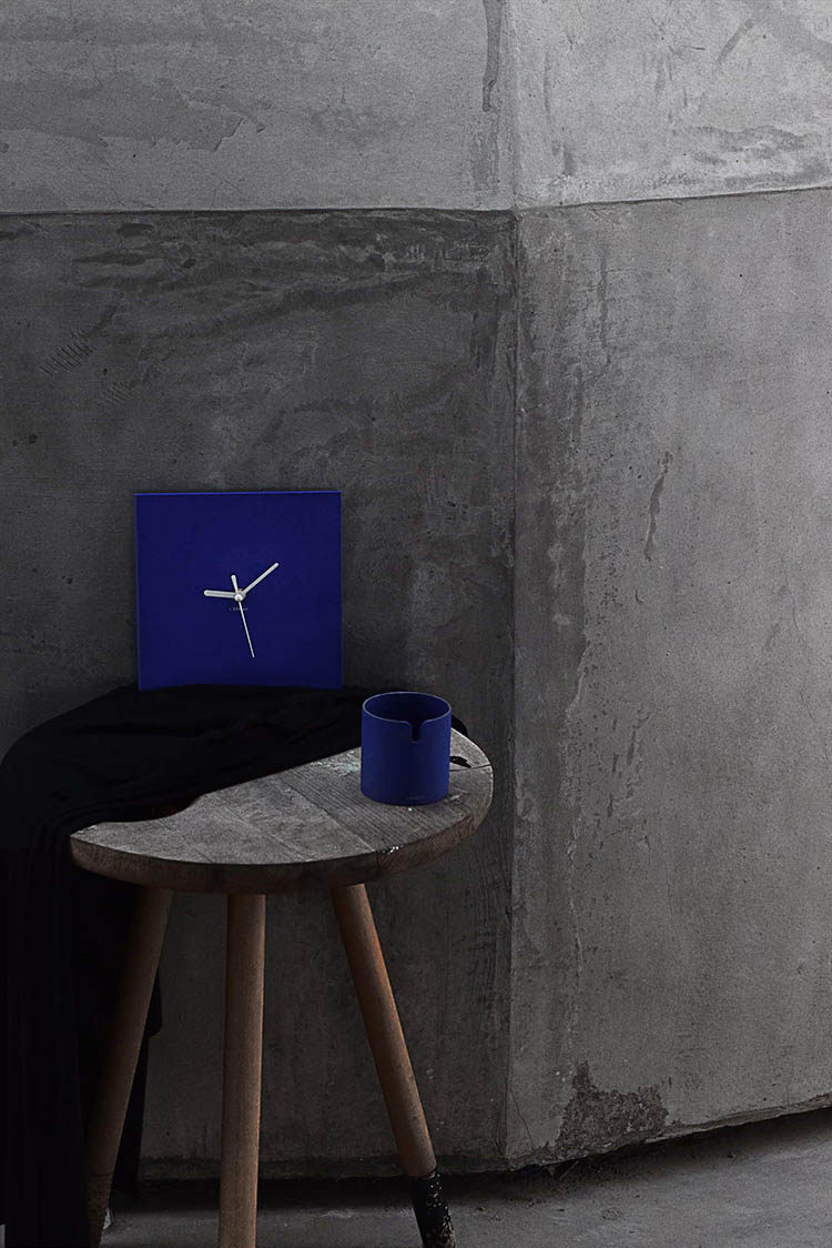 oroliving原创克莱因蓝钟金属时钟客厅现代简约壁挂钟表挂墙装饰