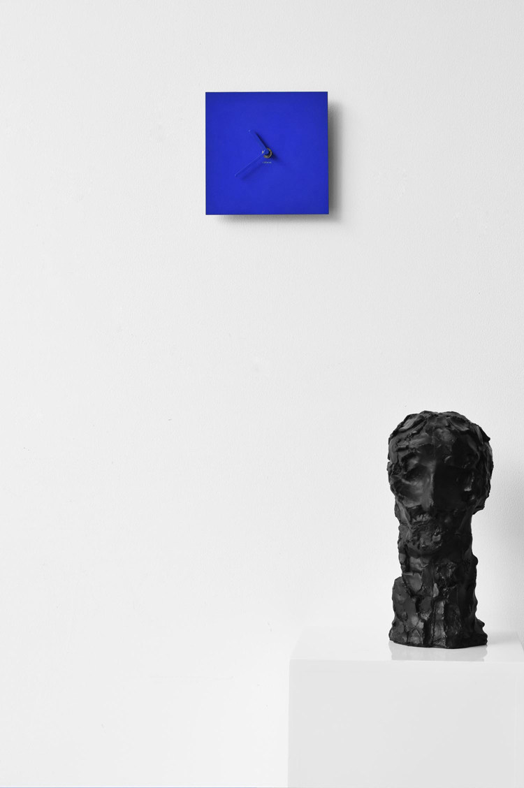 oroliving原创克莱因蓝钟金属时钟客厅现代简约壁挂钟表挂墙装饰