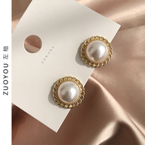 2020 New Tide earrings Hepburn style simple small stud earrings Korean temperament retro ear jewelry earring ear clip