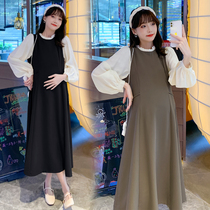 Pregnant women in spring clothes with long sleeves and large shirts In autumn and winter fashion they have spliced the lumps in pregnant women's dress