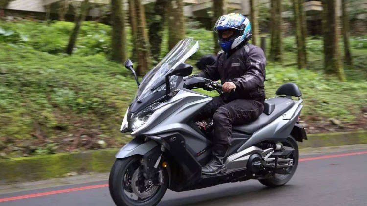 小子爱机车-光阳ak550正式上市,测评一下