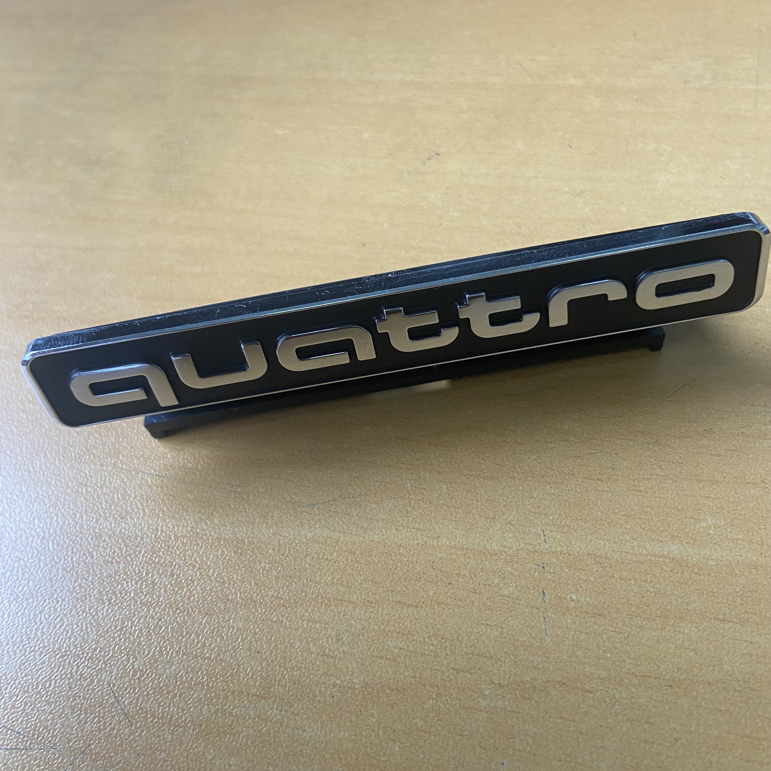 适用奥迪新款a6lc8 23 24年中网四驱标志quattro装饰四驱标尾标贴