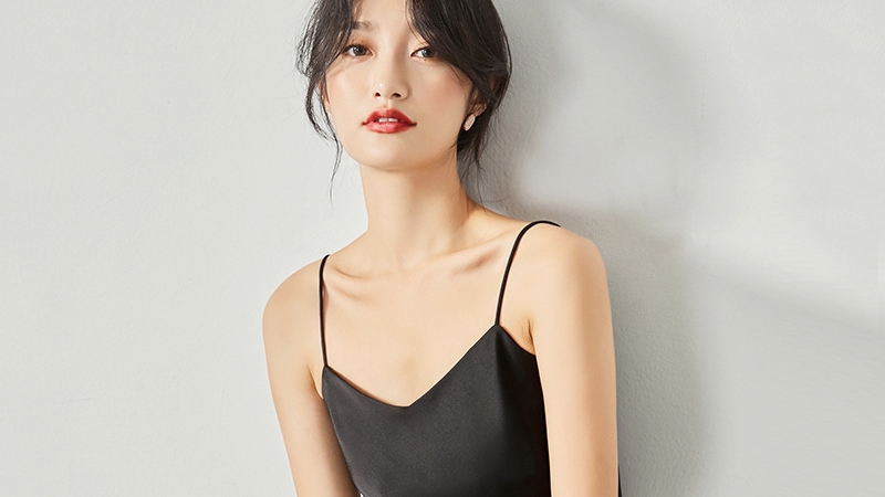 各小仙女必备的V领吊带,高端舒适