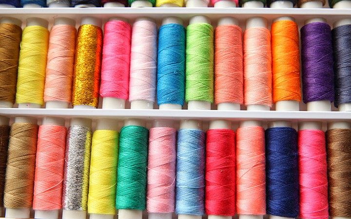 39色线盒装彩色线团涤纶线手缝衣服线家用缝纫机线盒套装针线盒子