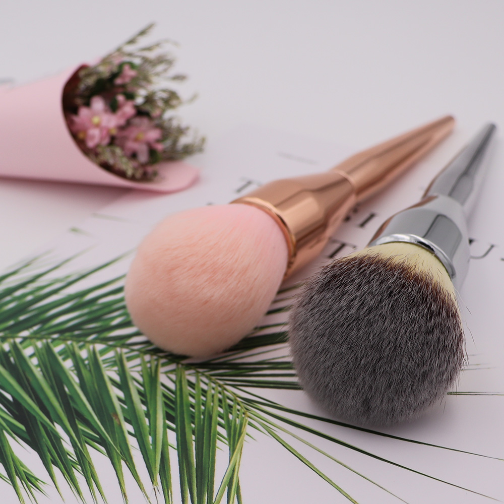 メイクブラシ プロ仕様高密度毛束ファンデーショ専用ブラシ