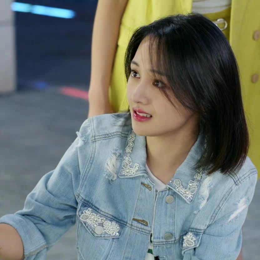 青春斗郑爽向真同款衣服2019韩版宽松破洞浅色钉珠短款牛仔外套女