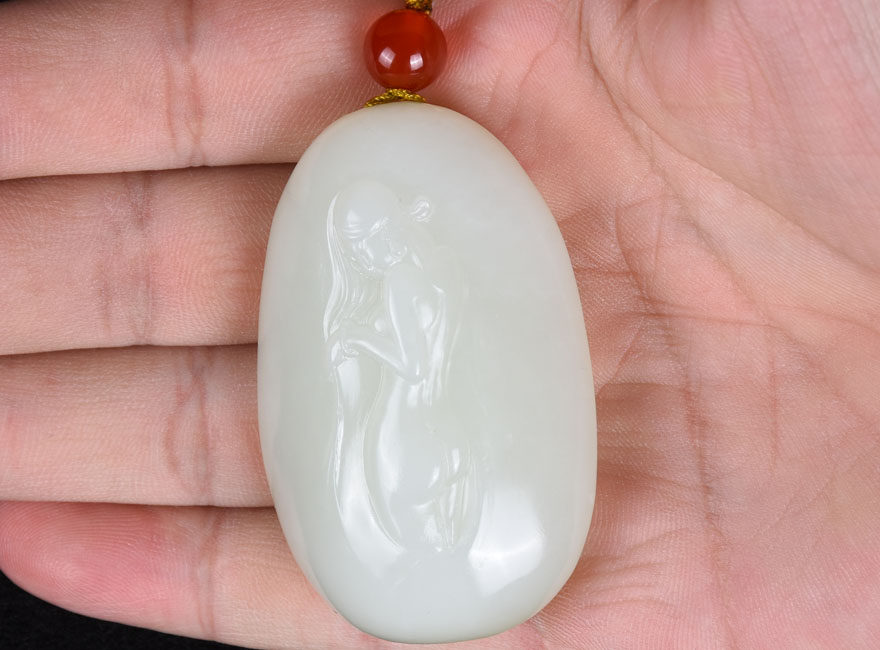 河南省玉石雕刻大师崔照乐作品 和田玉白玉 贵妃出浴挂件 54.65g