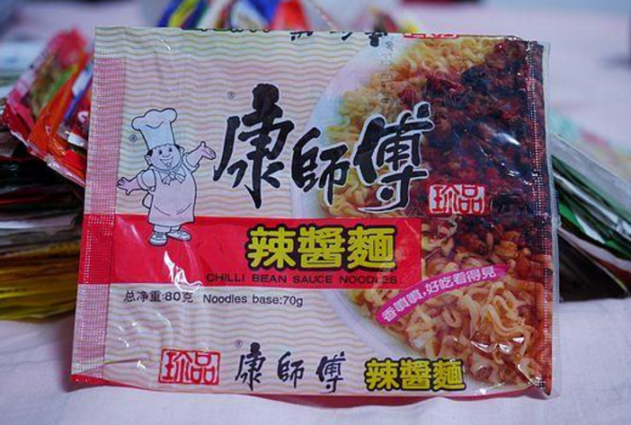 康师傅方便面,一块五一包,小馍上小学的时候第一次吃泡的康师傅方便面