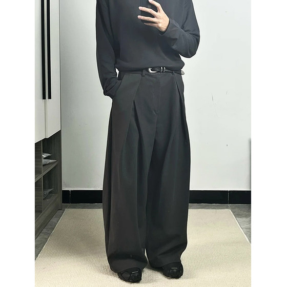 Lazy and relaxed sense of deconstructed suit pants for men folded casual loose casual wide-leg pants high-end draped floor trousers
Lazy and relaxed sense of deconstructed suit pants for men folded casual loose casual wide-leg pants high-end draped floor trousers