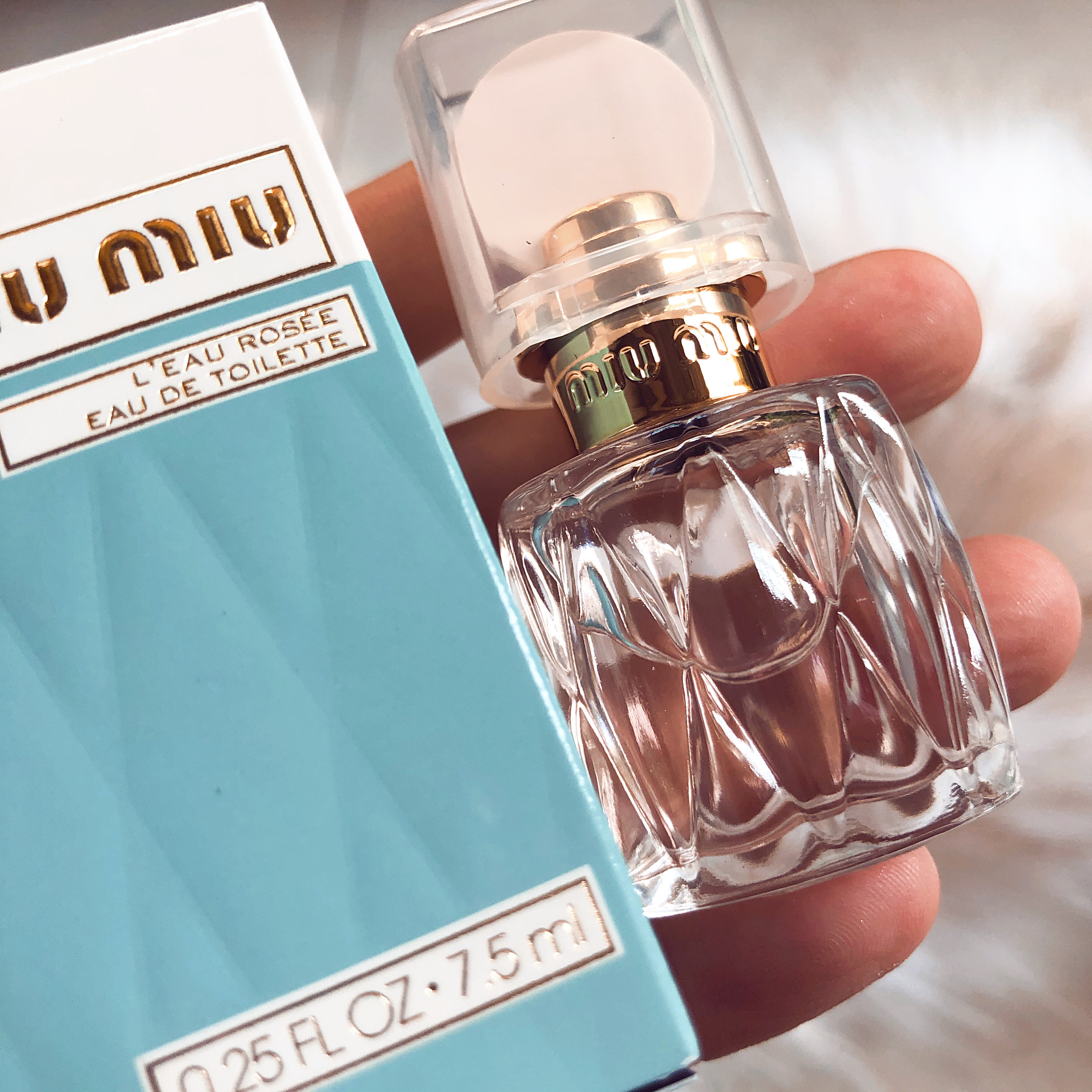 现货miu miu缪缪粉漾女士香水白盖铃兰花香20ml带喷头7.5ml