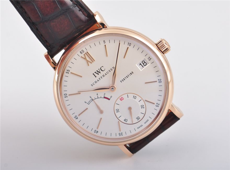 iwc表壳材质: 其他品牌产地: 瑞士防水深度: 30米表带材质: 真皮手表