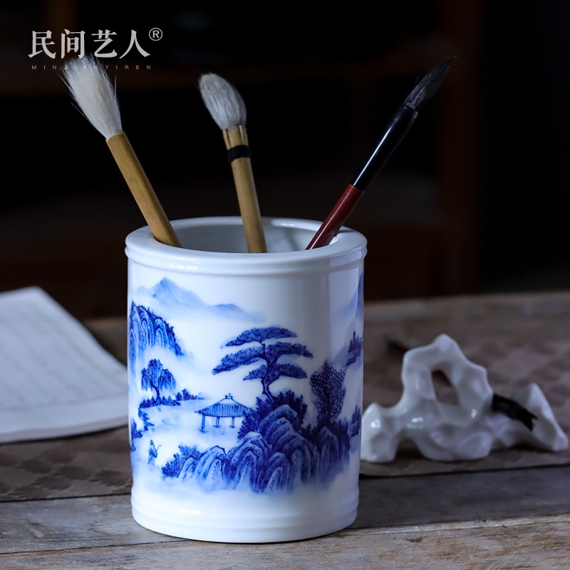 Jingdezhen blue and white landscape hand - made brush pot office China creative wind restoring ancient ways the large capacity pen barrels of four treasures of the study