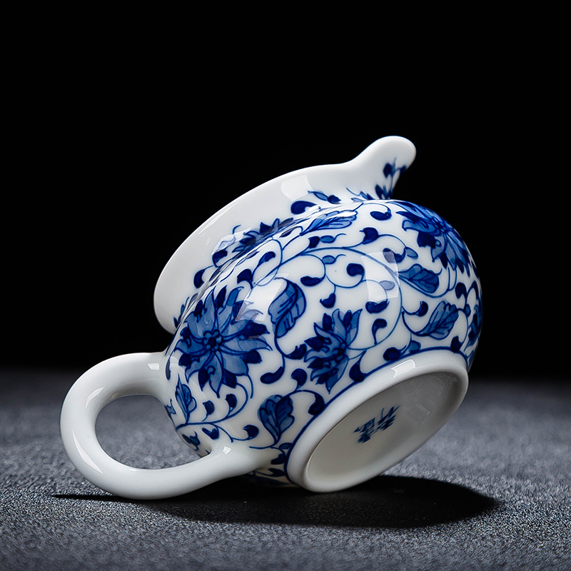 Jingdezhen hand - made ceramic fair keller points around branches of tea ware and thin foetus tea GongDaoBei sea of blue and white porcelain tea set