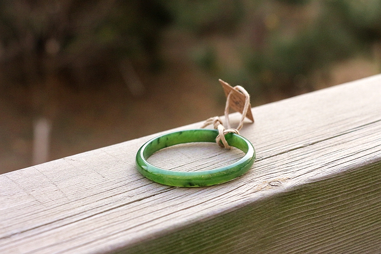 天然新疆和田玉碧玉手镯 保真俄料菠菜绿鸭蛋青女款宽细版玉镯子_7折