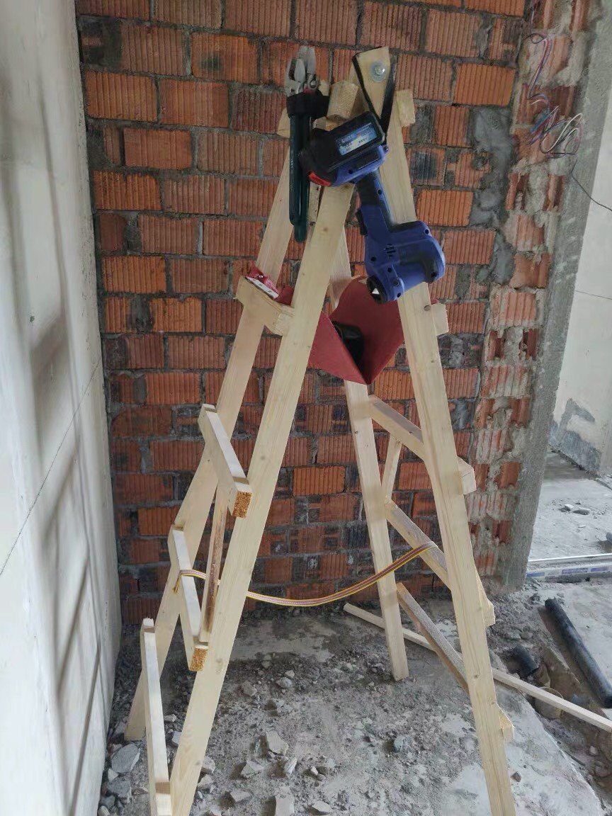 成都实木人字梯双侧梯木制梯家用装修木工工程走梯新加厚折叠