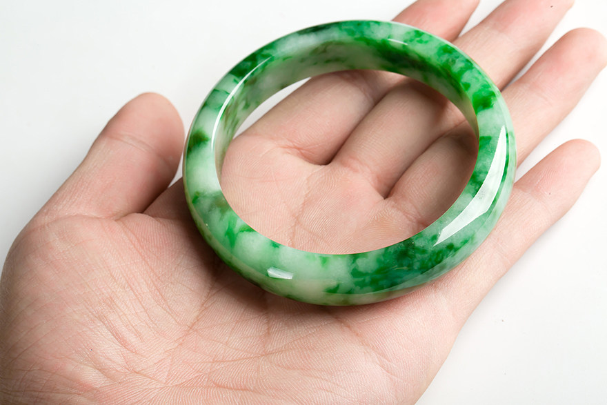 缅甸翡翠老坑冰糯种飘绿手镯65.23gg