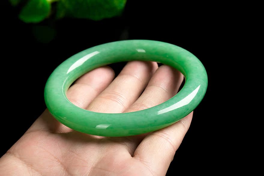 缅甸翡翠老坑冰糯种满绿手镯64.62g