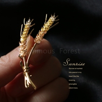 Wheat ear brooch high-grade golden light luxury shiny zircon gilded barley good elders Teachers Day gift