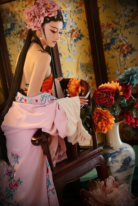 古代女人再穷都必须买内衣,现在却没人穿