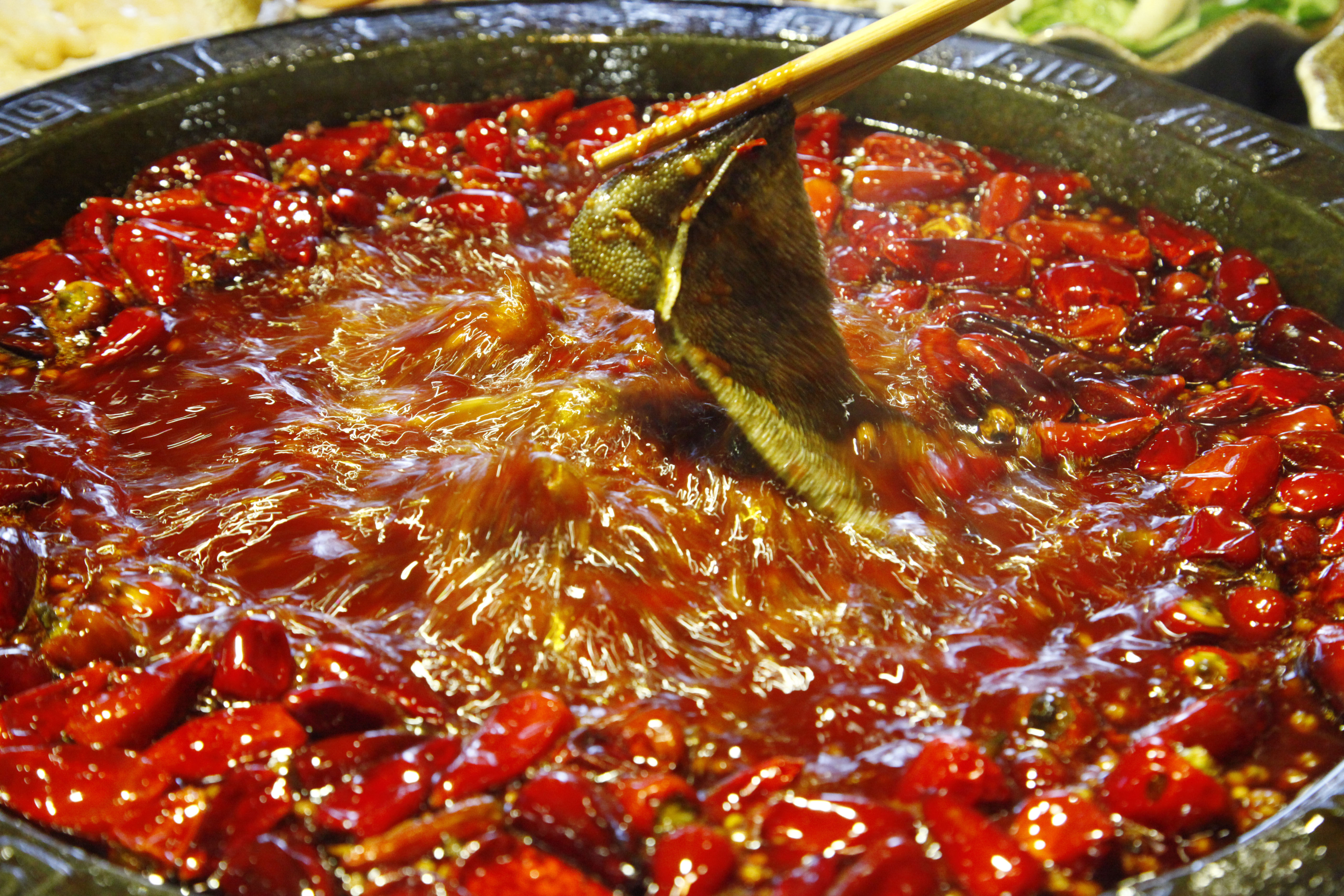 推荐人群:喜欢麻辣重口味人群重庆火锅|||— 76 —|||虽然都是火锅