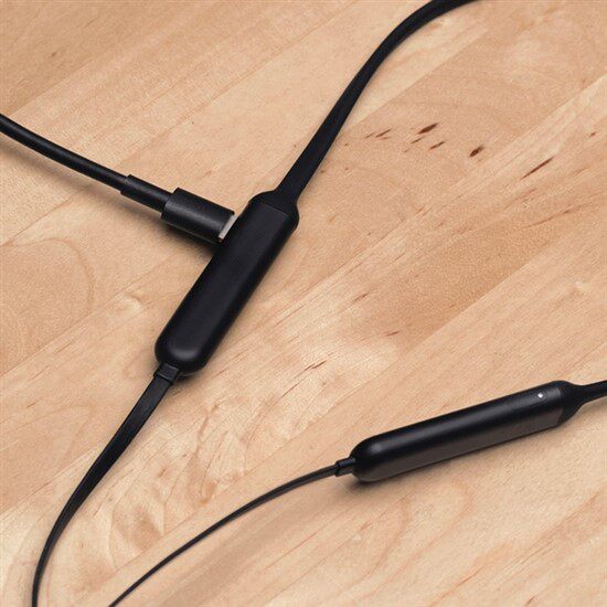 beatsx 配置了lightnin充电插口,内置fast fue充电技术,充5分钟听2个