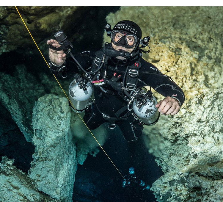 中国潜水装备网hollisneotek半干式潜水服连体带帽防寒服冰潜超弹保暖