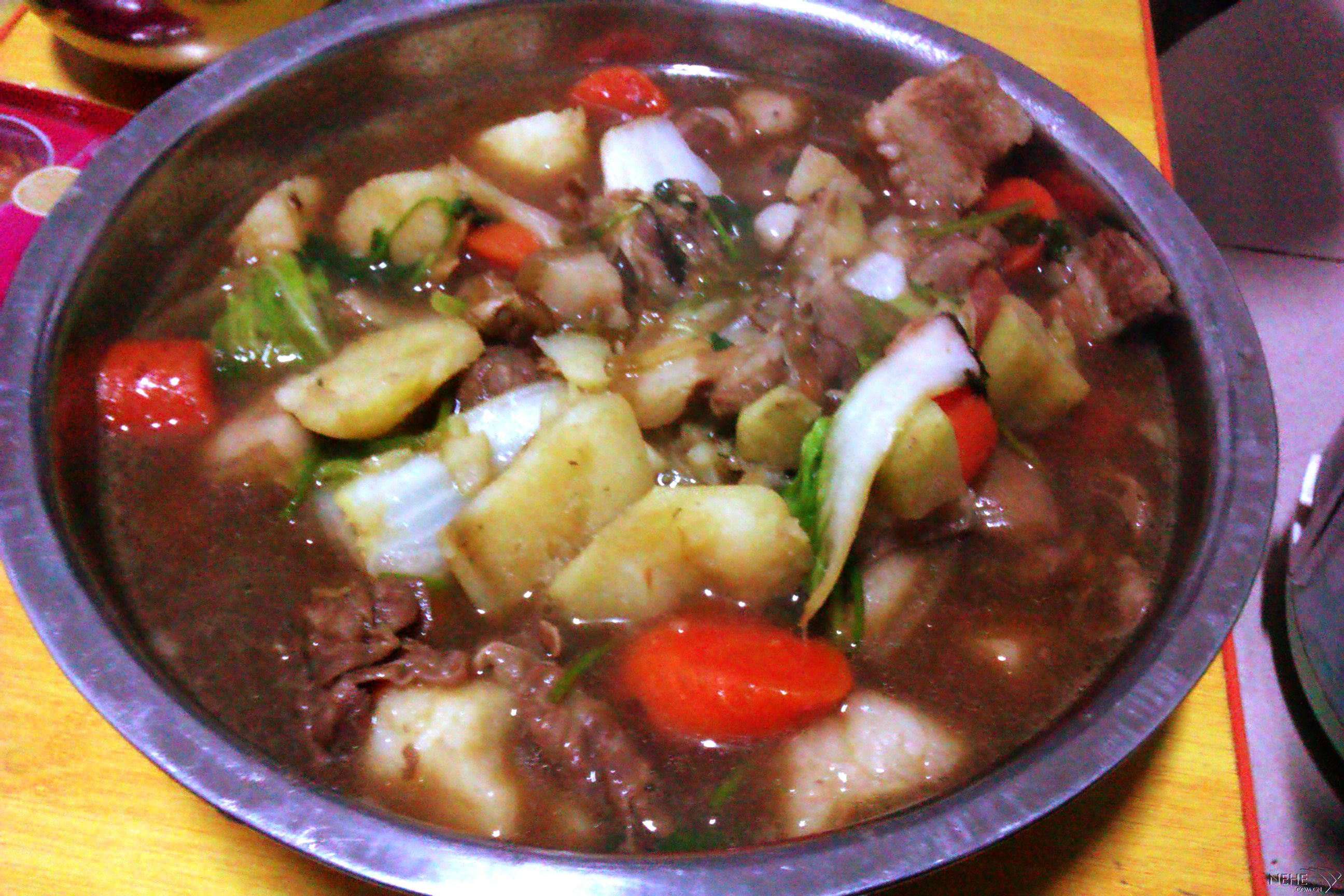 今个咱儿就来唠唠嗑,讲讲咱东北那旮瘩的小吃. 首先!