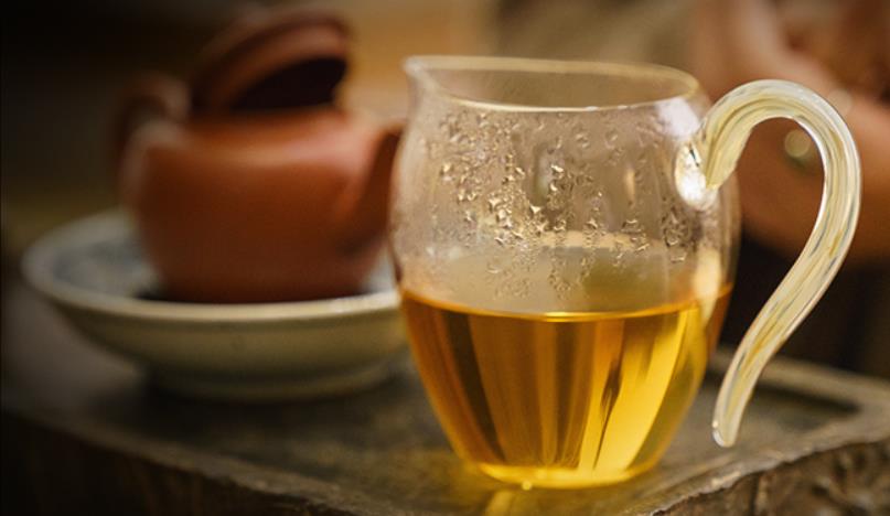 爱打扮(www.idaban.cn)，藏一片普洱茶，与岁月同行1