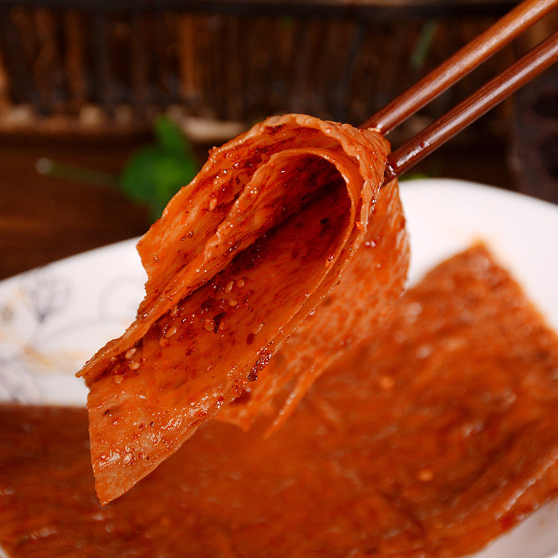 80后辣片王麻辣素食辣片辣皮豆皮制品80后零食3袋包邮辣条180克