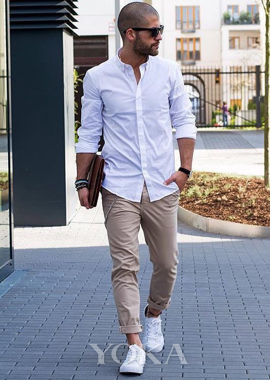 运动鞋 相对正式一些的衬衫,以及舒适感十足的休闲裤,也是男士们衣橱