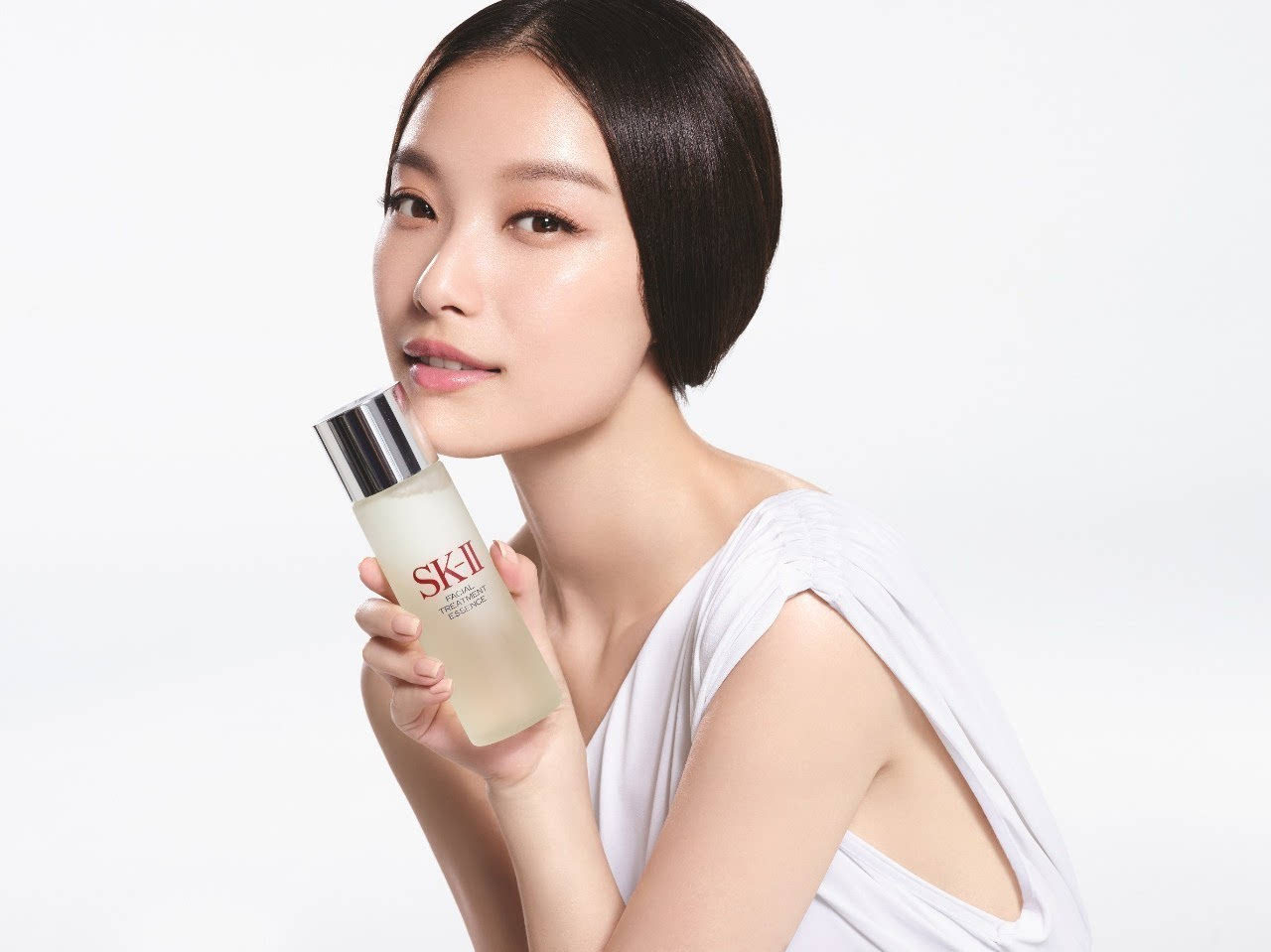 从倪妮的化妆包中复制她的美