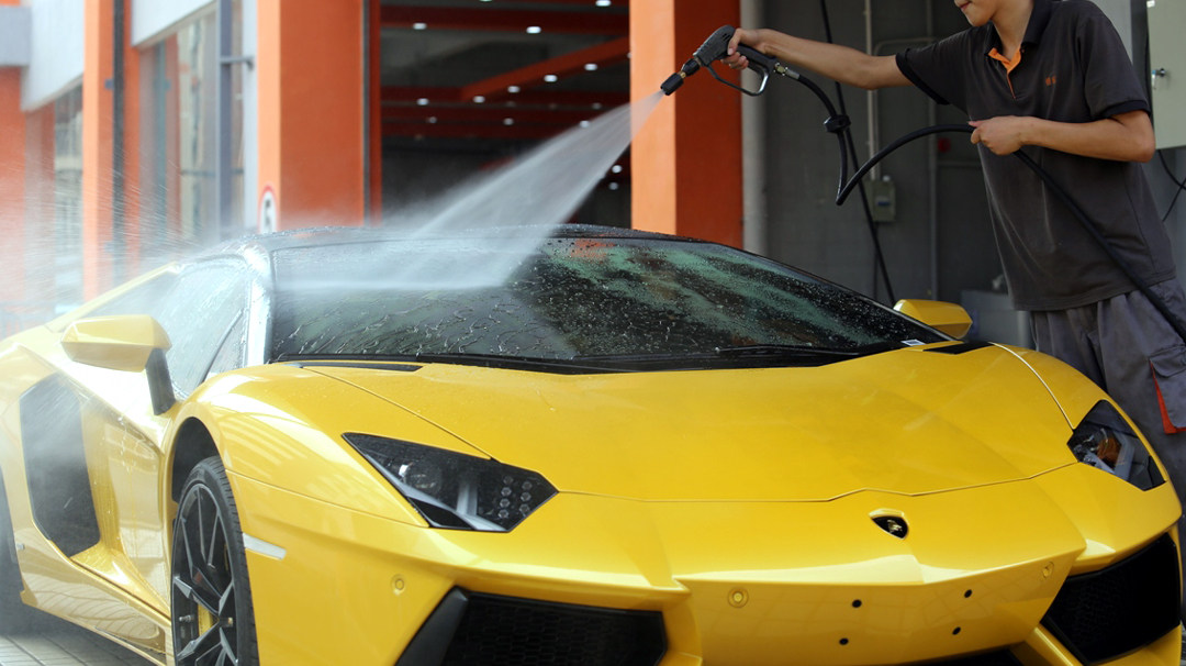 亿力高压洗车机, 铜芯电机动力十足,出水力强劲,并且可以喷出多种水性