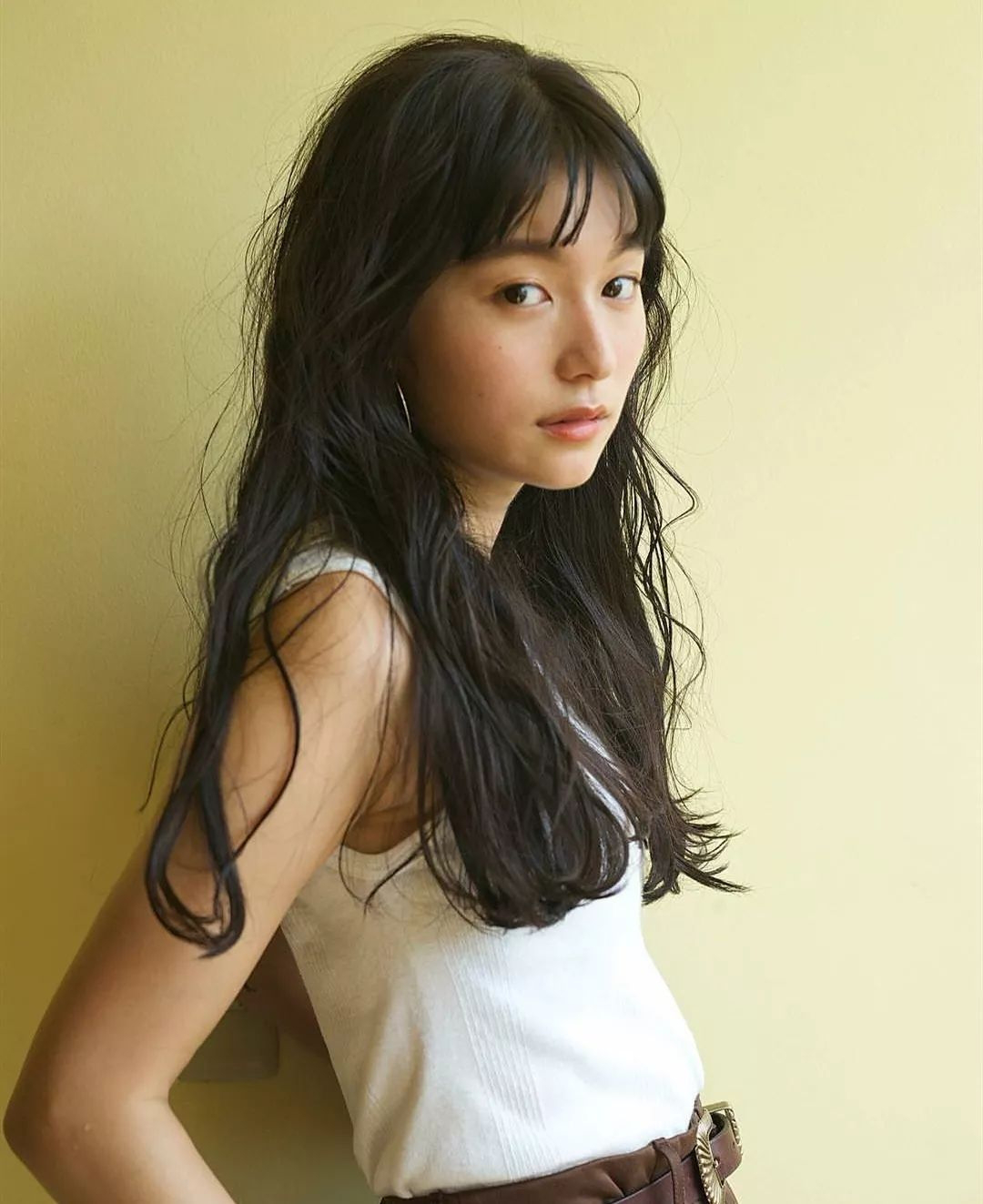 适合冬季的4款卷发发型好看又减龄