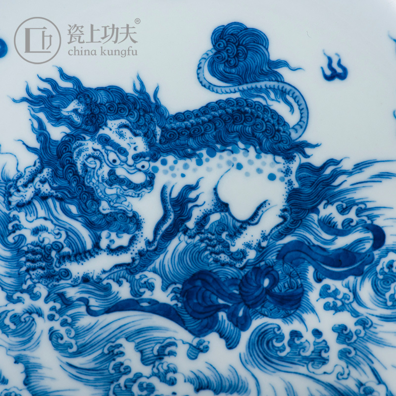 Kung fu tea set on the porcelain jingdezhen ceramic tea tray parts hand - made lion sea of blue and white porcelain kettle plutus flexibly