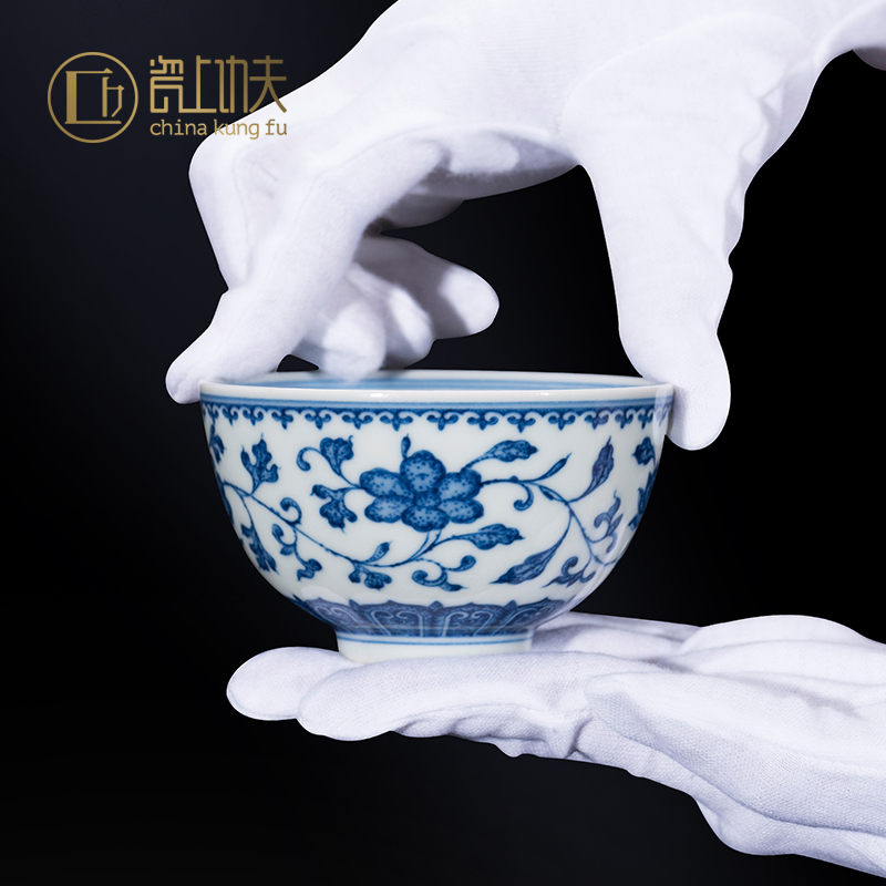 Jingdezhen ceramic tea set master cup single CPU kung fu tea cup pure manual hand - made porcelain lotus flower grain sample tea cup