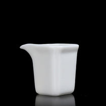 Quiet life China White gongdo Cup ceramic tea single Tea Sea household tea pouring machine kung fu tea divider