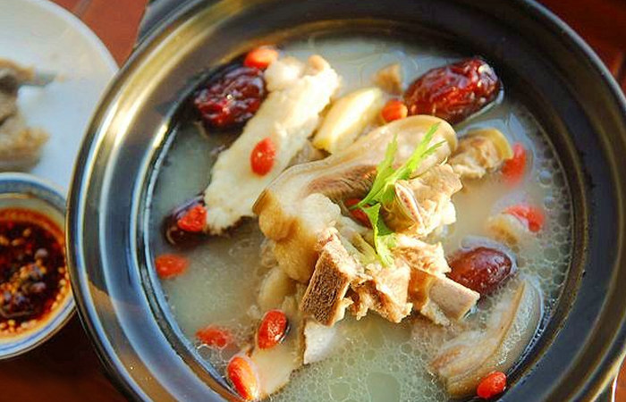 当归可选福东海的当归,现切现卖,保证营养留存,平时还可以拿来泡水▼