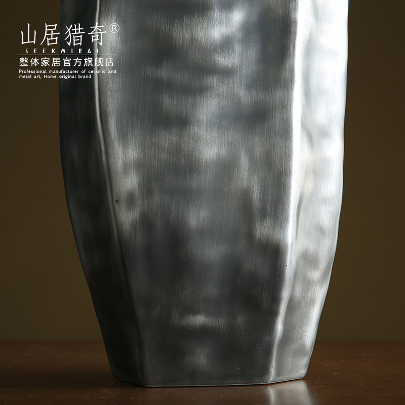 Polyhedral geometry of the big black ceramic vase hotel club sample room soft furnishing articles special - shaped flat bottle ornament