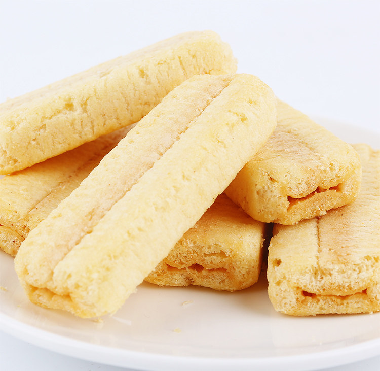 台湾风味米饼蛋黄味夹心米果零食整箱批发米卷办公休闲膨化食品