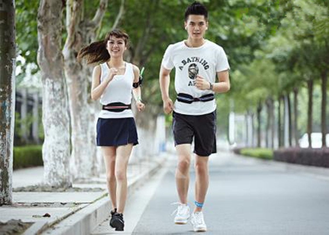夏天跑步,你会选择腰包还是臂包 天猫精选
