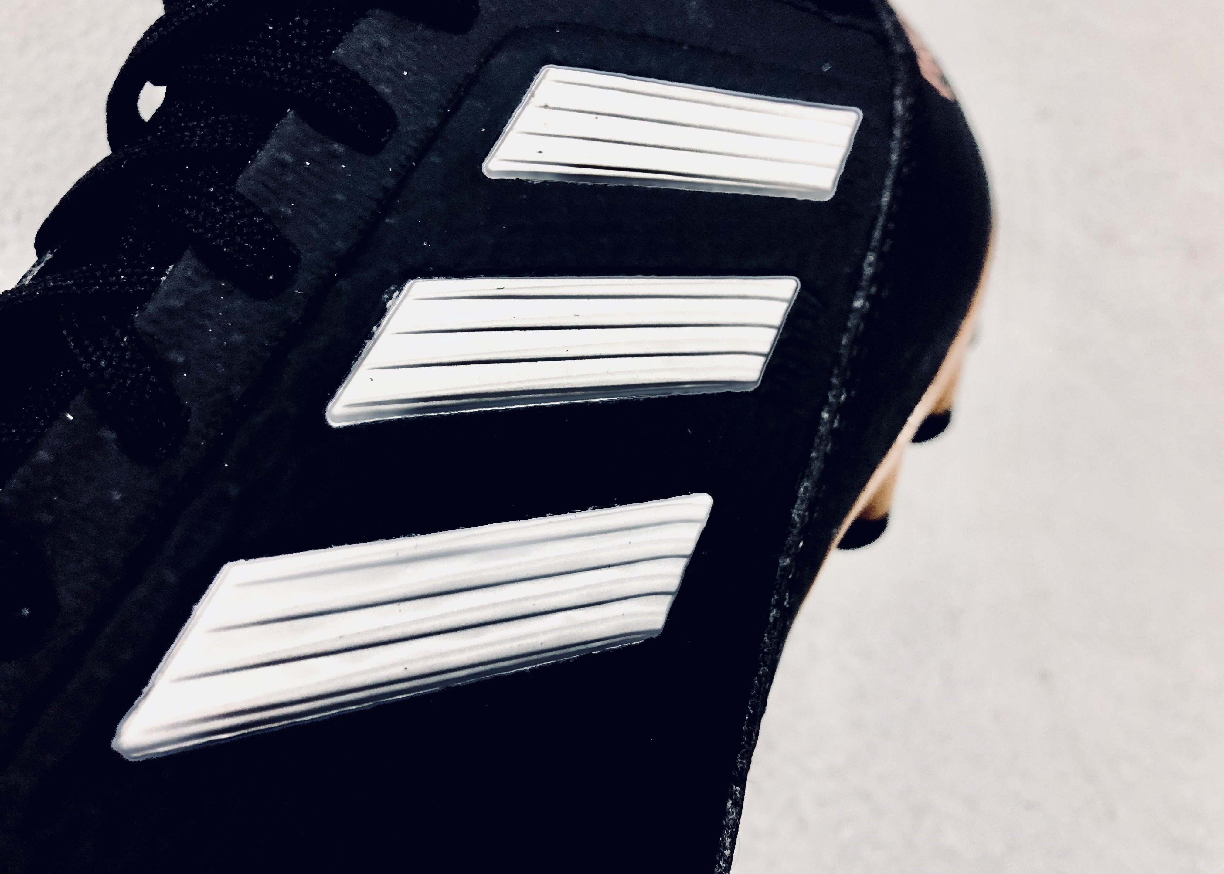 热熔膜覆盖整个鞋面.