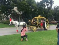 British Royal new wedding tour four-wheeled carriage commercial props exhibition