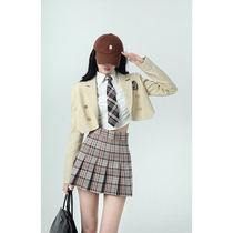 (Barbies paired with small objects series) Gline 100 lap college tie