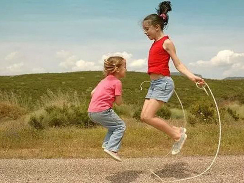 这是因为运动不仅可以强身健体,还有助于宝宝长高