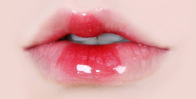 【 唐代 】"蝴蝶唇妆",唐代不同时期唇妆千变万化,非常精致.