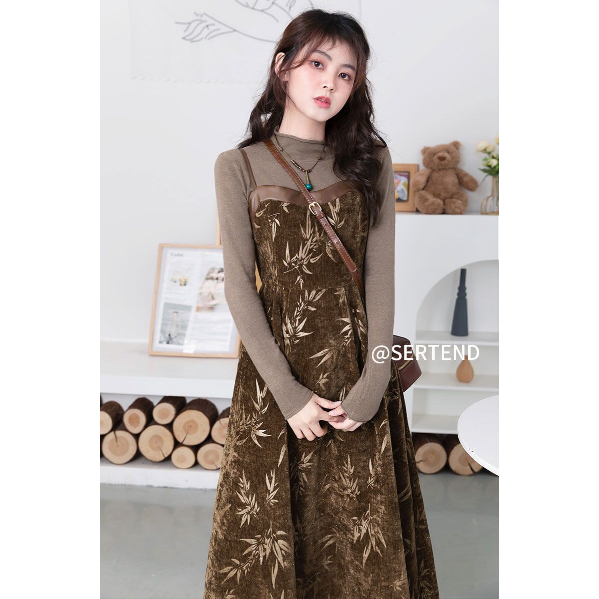 SERTEND autumn winter annual meeting fine glitters with dress thickened Broken Flowers pendant with skirt Undershirt Two Sets Women Suit-Taobao